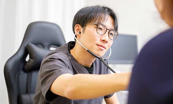 西宮市甲子園のとくはら内科・脳神経内科クリニックの院長の写真