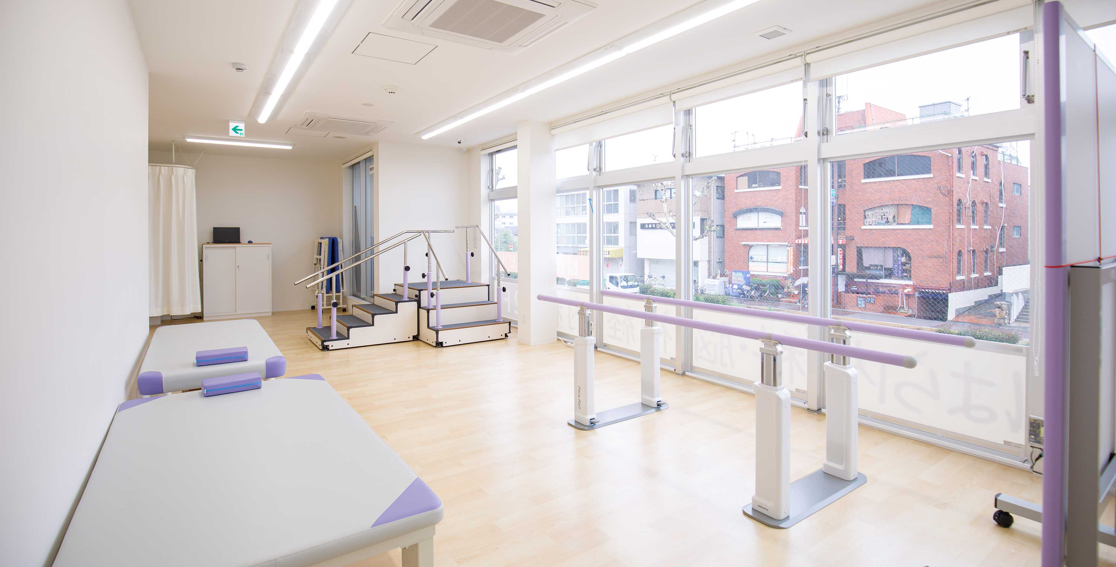 西宮市甲子園のとくはら内科・脳神経内科クリニックのリハビリテーション室の写真