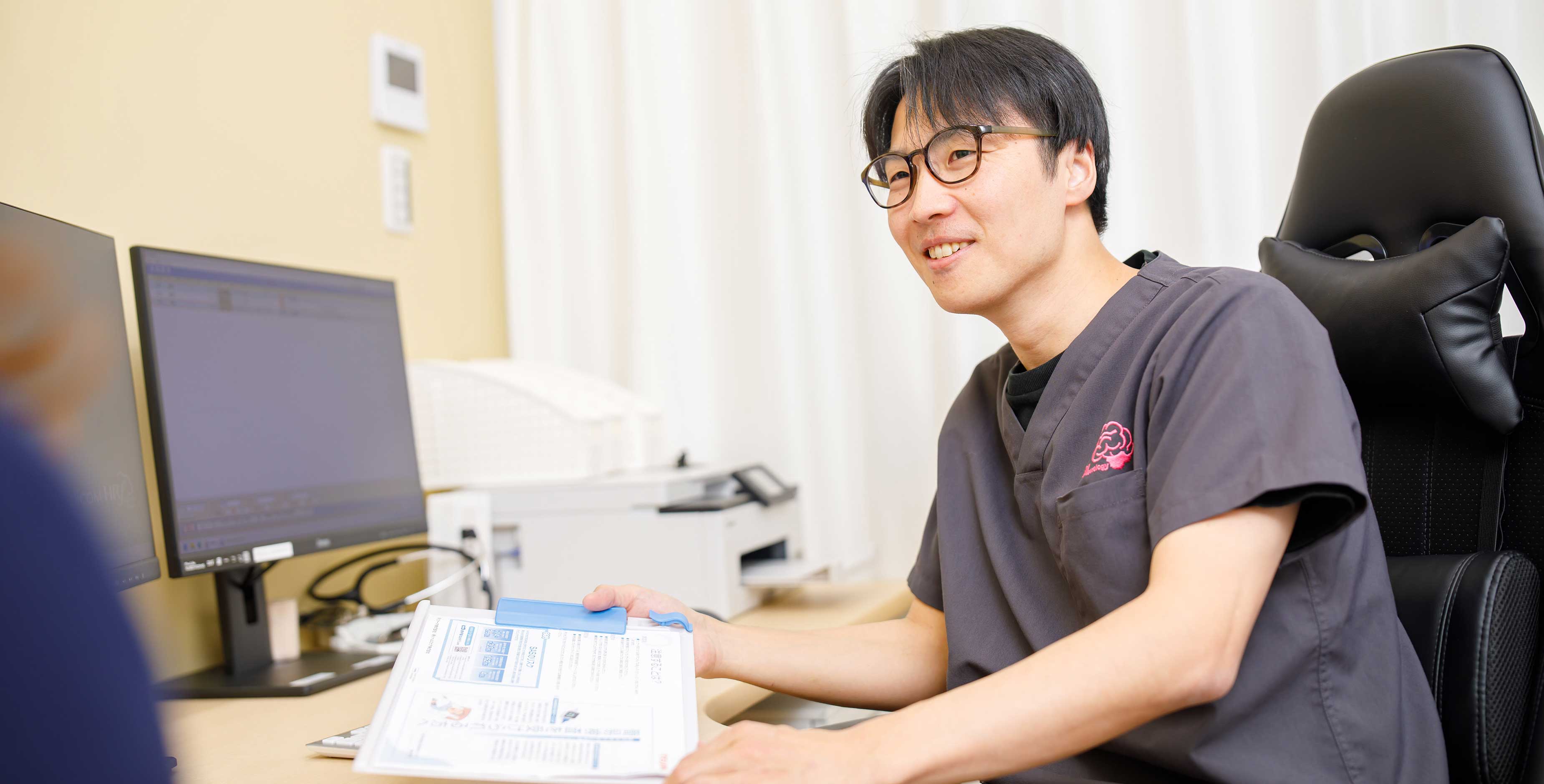 西宮市甲子園のとくはら内科・脳神経内科クリニックの院長の写真